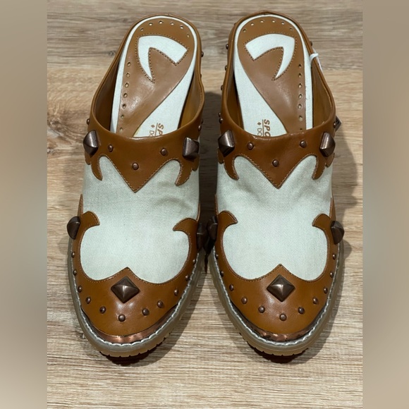 NEW Donald J Pilner Alexia Tan Canvas Studded Sportique Mule Size 7.5 - Picture 2 of 11